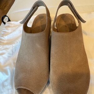 Chocolat Blue Women's Tan Suede Slingback wedges